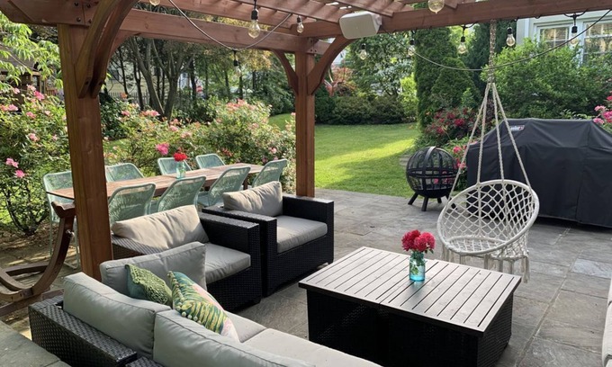New Rochelle House | Rachel’s Retreat- 20 mins to NYC! Walk to train and town.