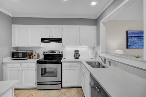 Twin Oaks House | Racquet Club 41 by Wild Dunes, in Resort Core