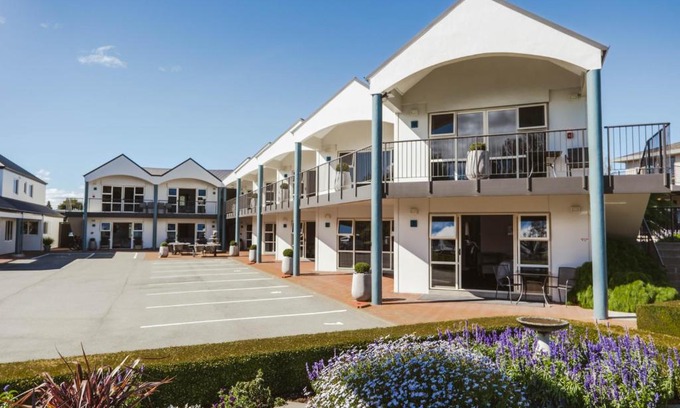 Te Anau Hotel | Radfords on the Lake