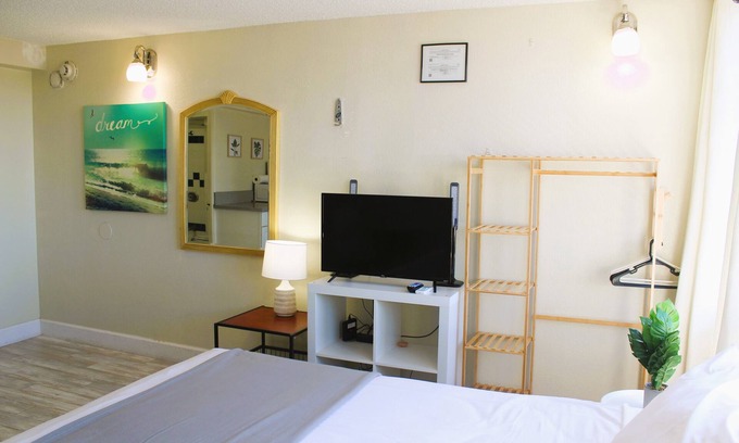 McCully - Moiliili Condo | Radiant Hawaiian Monarch Studio | Pool + Gym