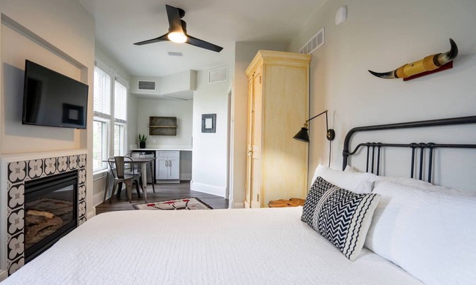 Five Points Apartment | Radiant Rancher Summa