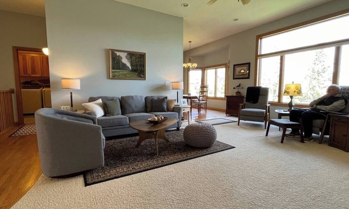 Rochester House | Radiant Rochester Retreat - 4bdr