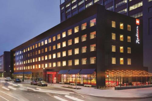Downtown East Hotel | Radisson Red Minneapolis Downtown
