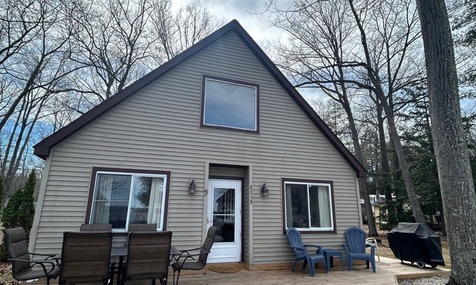 Honor Cottage | Rae's Retreat on Little Platte Lake w/Private Dock!