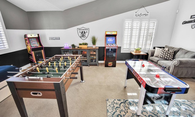 Green Valley North House | Raiders-UFC-Golden Nights-Aces-Game Room-Automated King Bed-5 miles to Strip