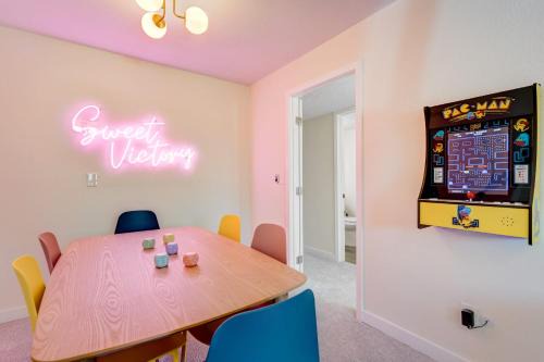 West Colorado Springs House | Rainbow Road Hot Tub Pikes Peak Views Pac Man