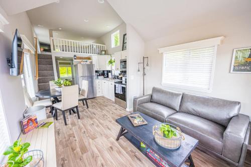 Forks Apartment | Rainforest Tiny Home Retreat Farmhouse 18