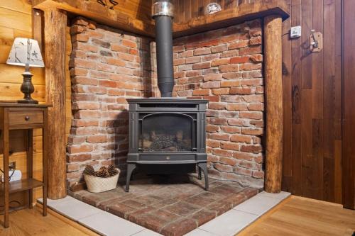Ashford House | Rainier's Iconic Cabin with Forest Views & Hot Tub