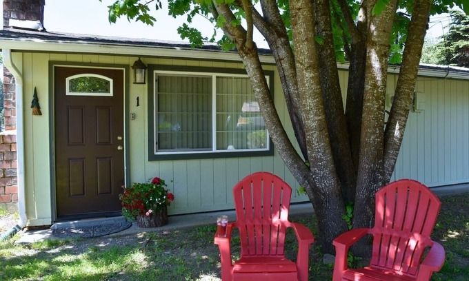 Packwood Cabin | Rainier View | Wifi | 1 Bed, 1 Bath