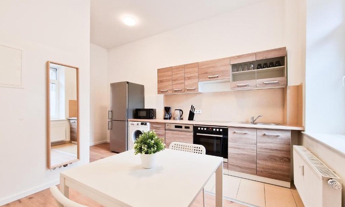 Oberbilk Apartment | RAJ Living - 1 or 4 Room Apartments - 15 Min to Messe DUS - 10 Min Old Town DUS