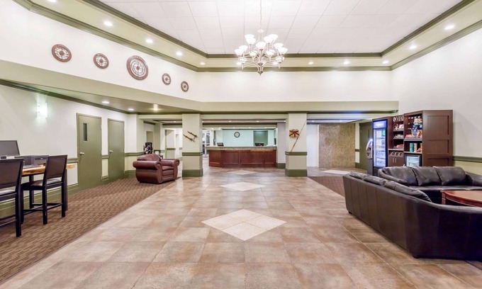 Hinton Hotel | Ramada by Wyndham Hinton