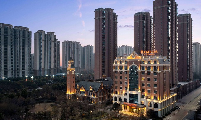 Yicheng District Hotel | Ramada by Wyndham Zhumadian West Station