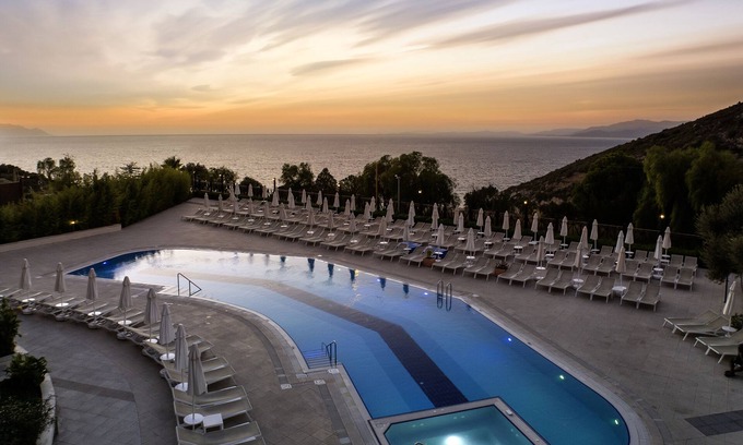 Kusadasi City Centre Hotel | Ramada Hotel & Suites by Wyndham Kusadasi