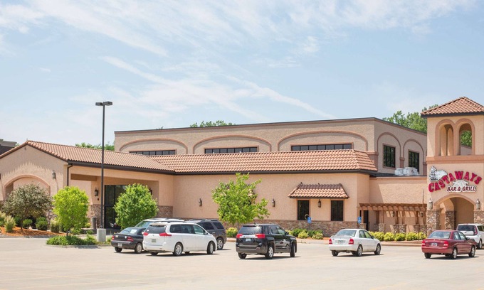 Urbandale Hotel | Ramada Tropics Resort & Conf Center by Wyndham Des Moines