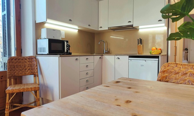 Gothic Quarter Apartment | Rambla F - Plaça Catalunya, great views!