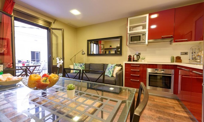 El Poble-sec Apartment | RamblasRentals Cozy Renovated 2BR with Balcony Lift 20M Rambla - Parking - Wifi