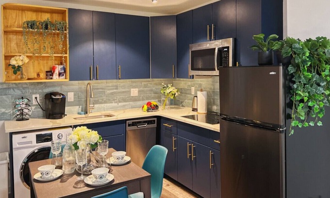 Graduate Hospital Apartment | Ramblei near Rittenhouse Square | Studio - 2R