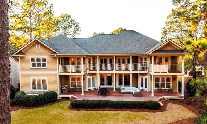 Pinehurst Villa | Ramsey Cottage on Pinehurst No 9 - Spectacular️ Golf Views - Sleeps 26