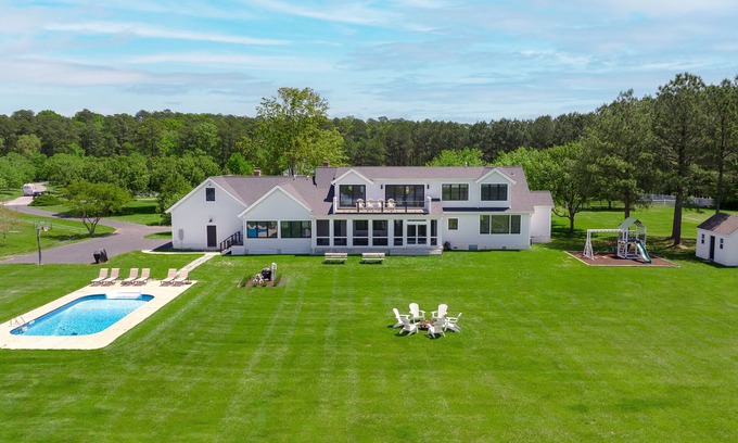 Royal Oak House | RANCH AT ROYAL OAK- Exclusive waterfront pool pier