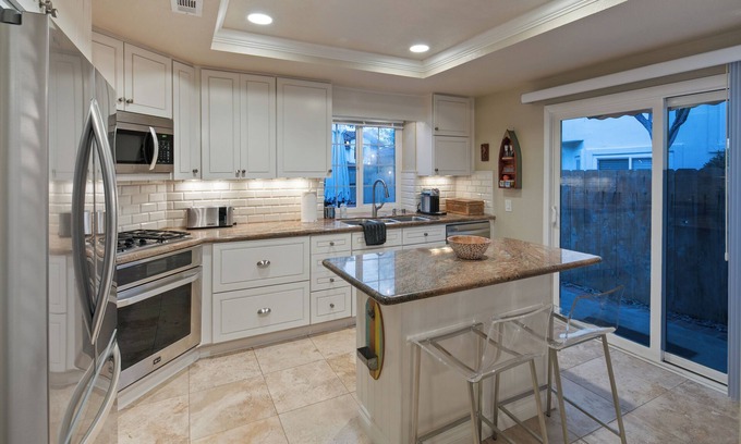 Encinitas House | Ranch + Coast Encinitas Townhome, Serene Getaway, 3min to shops 10min to Beach