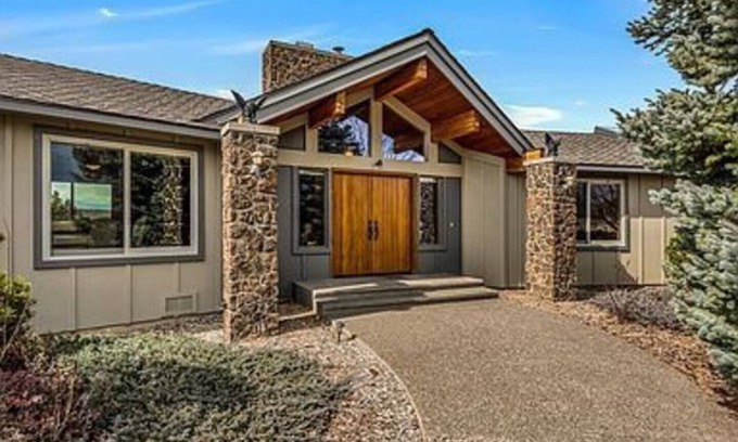 Tumalo Other | Ranch property close to Bend and Downtown Tumalo with mountain views.