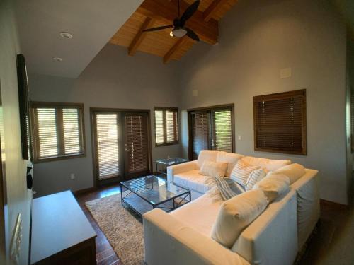 Woodlake Apartment | Ranch stay near Sequoias