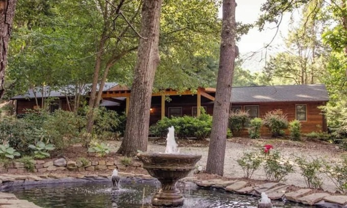 Skyland House | Ranch style cabin 3.7 miles from Biltmore House