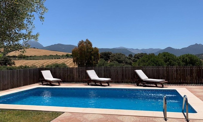 Prado del Rey Villa | Rancho Las Provincianas Prado del Rey by Ruralidays