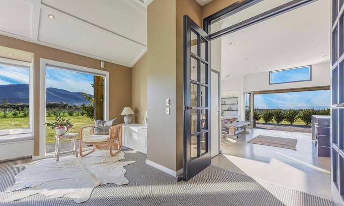 Renwick House | Rapaura Vineyard Escape - Blenheim Retreat