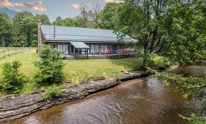 Rapid River House | Rapid River Lodge: Leaf Peeping and Waterfront Relaxation – Book Your Fall Stay!
