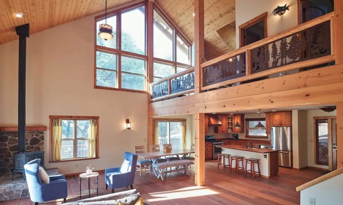 Wishon House | Rare Deluxe Family Cabin - Yosemite & Bass Lake