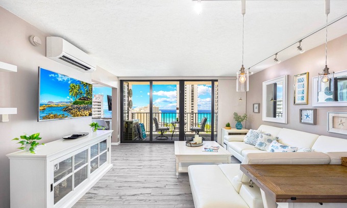 Waikiki Condo | Rare Deluxe Ocean View Gem with Free Parking