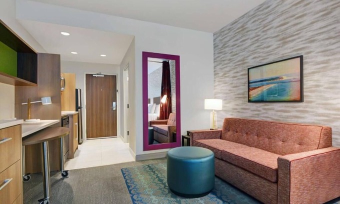 Upper Grand Lagoon Hotel | Rare Find! 3 Large Units! Kitchen, Onsite Pool, Free Breakfast and Parking!