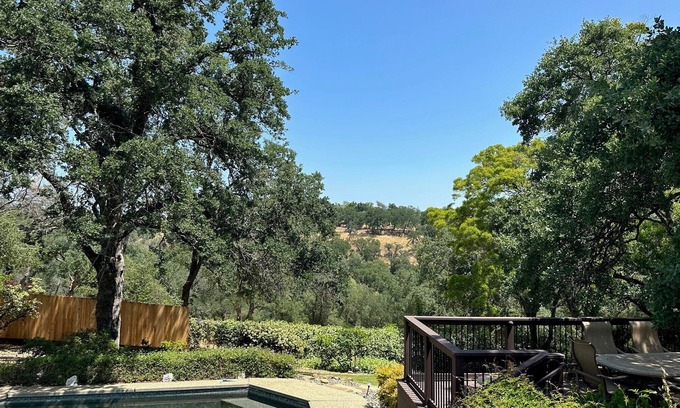 Folsom House | Rare Find! Yellow House Sanctuary on Hinkle Creek