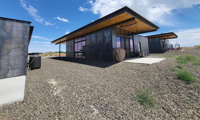 Quincy House | RATTLESNAKE RETREAT, 2 BDRM, IN THE WINERY