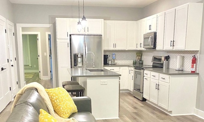 Dunean Condo | Ravishing Condo 1.5 miles from Downtown Greenville - Cleaning Rate Included