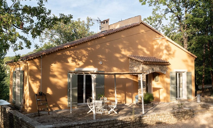 Apt Other | Ravissant Mas à Saignon Très Confortable, Piscine, Grand Parc, Animaux Acceptés