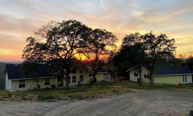 Raymond House | Raymond Ranch Haven/bass lake/Yosemite
