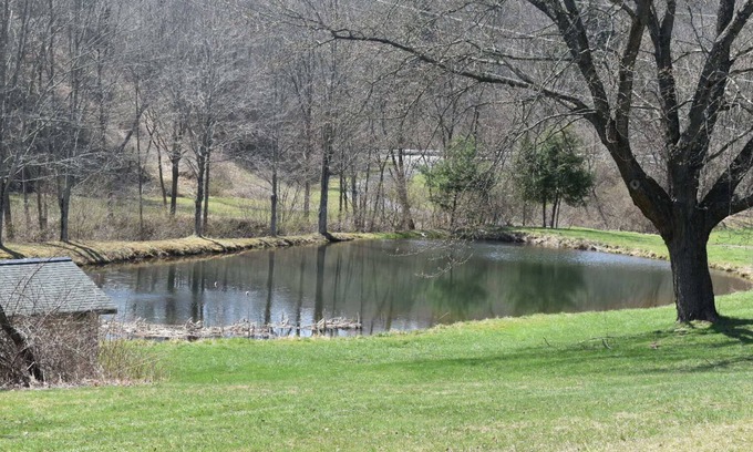 James Creek House | Raystown Farmhouse: Boat, Fish & Relax!