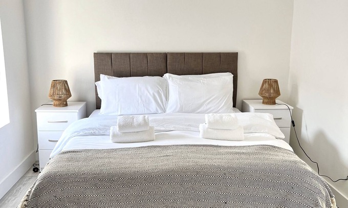 Luton Apartment | Reach for the sky with this apartment (2nd floor)