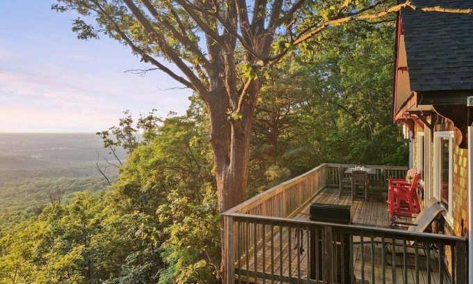 Kabletown Cabin | Rebels Rest - Cabin with Enchanting Sunset Views!