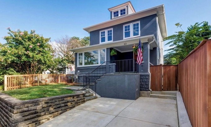 Murray Hill House | Recently Renovated Annapolis Home - Conveniently Located