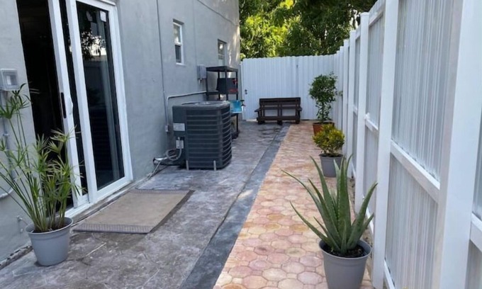 Hialeah Apartment | Recently Renovated Apartment near Miami Airport