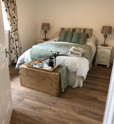 Thornhill Apartment | Recently renovated flat 1 mile fromThornhill