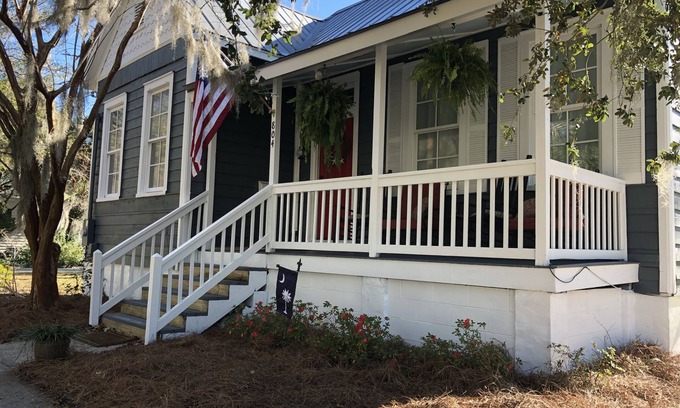 The Old Commons Cottage | Recently Renovated Historic Cottage Located in Beaufort