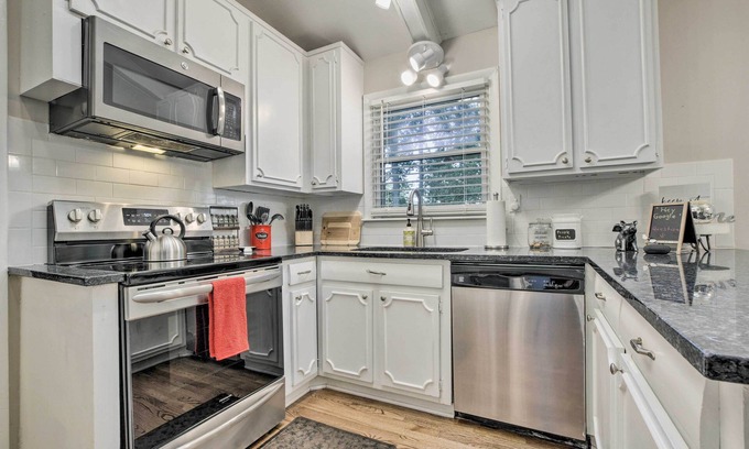 Raleigh Cottage | Recently Renovated Raleigh Retreat w/Patio!