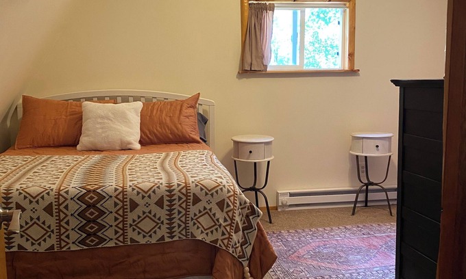 Houghton Lake House | Red Barn Acres 2 bedroom barn on almost 3 acres with WiFi, AC in Houghton Lake!