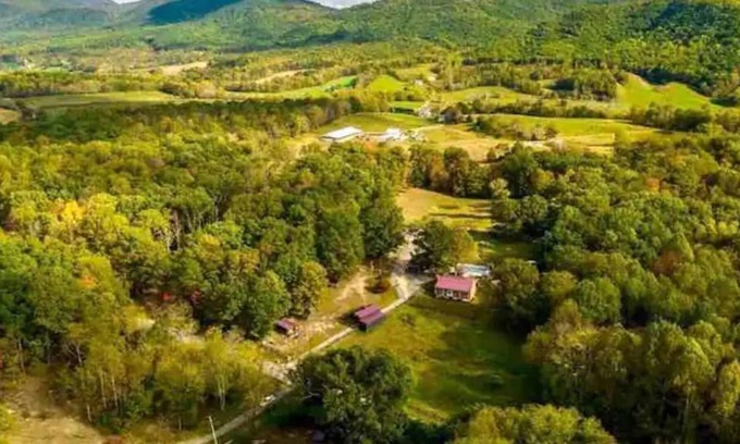 Montvale House | Red Barn Wellness Retreat by Blue Ridge Parkway