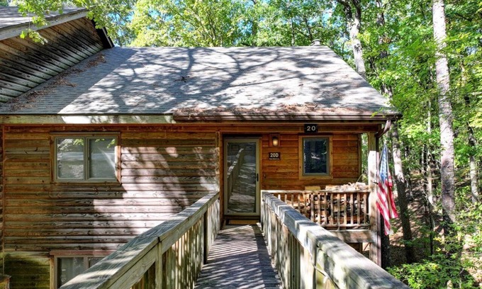 Mount Ida Condo | Red Bird Roost/20DRB hosted by LOVR