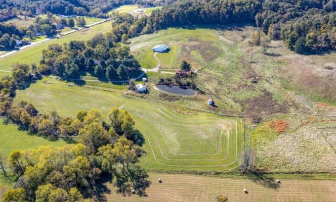 Logan House | Red Brick Ranch 3BR Sleeps 12 Hot Tub Scenic Hocking Hills Retreat